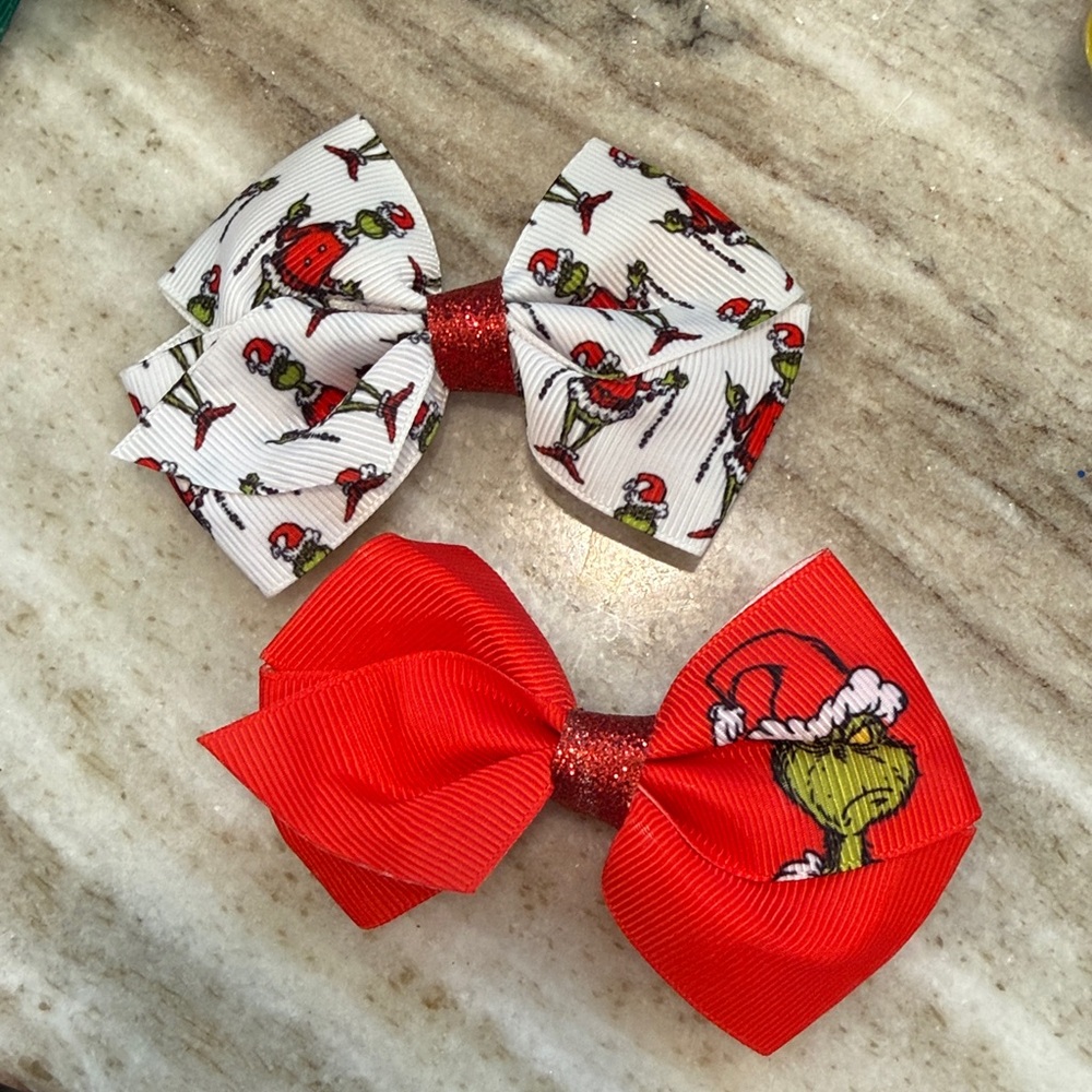 🔥The Grinch Kids Bow Set🔥